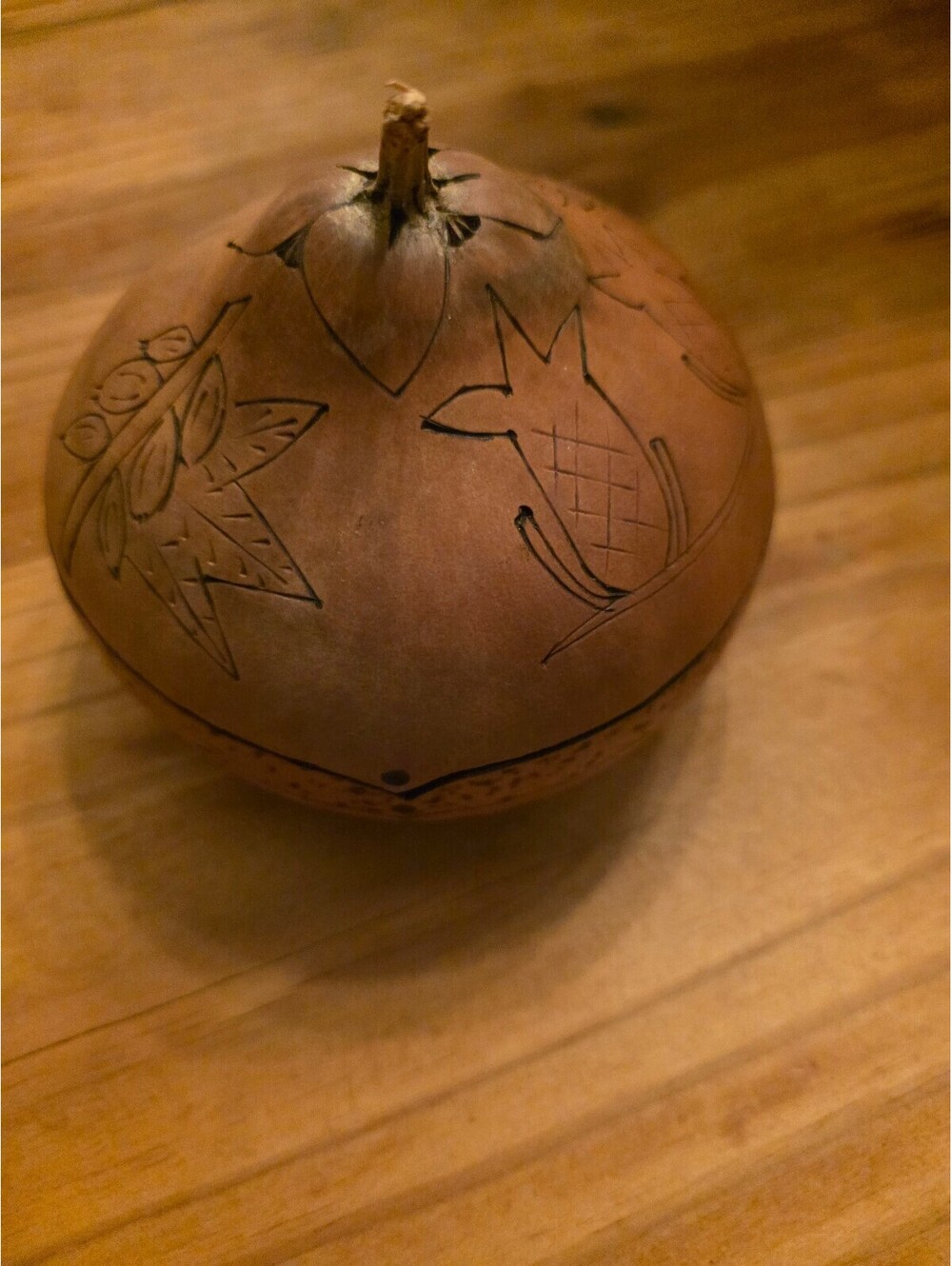 Handcrafted Hawaiian Kahalelaukoa Gourd with Traditional Engraved Designs